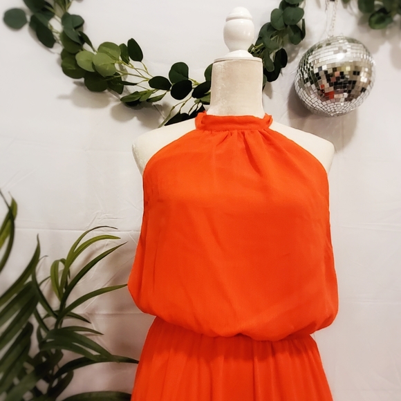 ✦ℍ𝕆𝕊𝕋 ℙ𝕀ℂ𝕂✦ Vibrant Orange Maxi Halter Dress - Picture 2 of 8